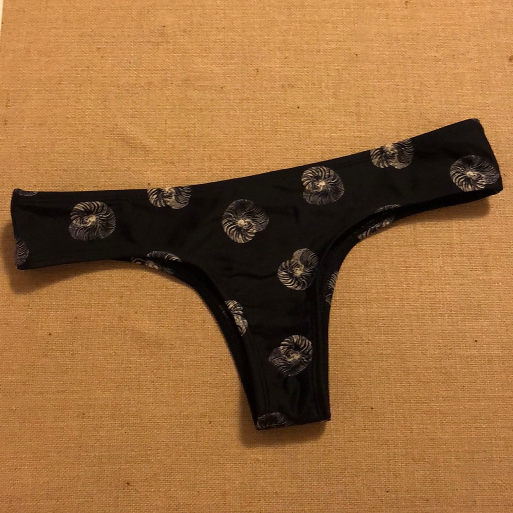 Roxy bathing suit bottoms size M